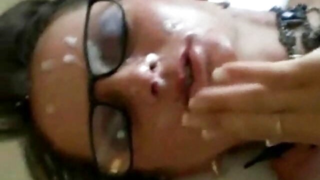 がんに苦しむ前にコックを吸う エロ い 女性 動画