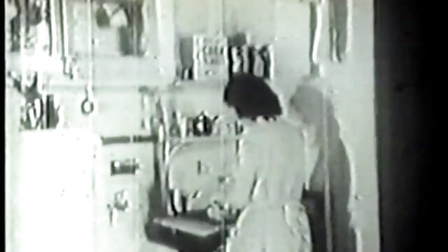 男は慎重に彼の愛する人のお尻を舐めた。 男 と 女 の エロ い 動画