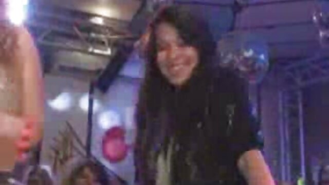 ロシアはオンにする：若い奴隷は膣から女の子を舐める 無料 動画 えろ 女性